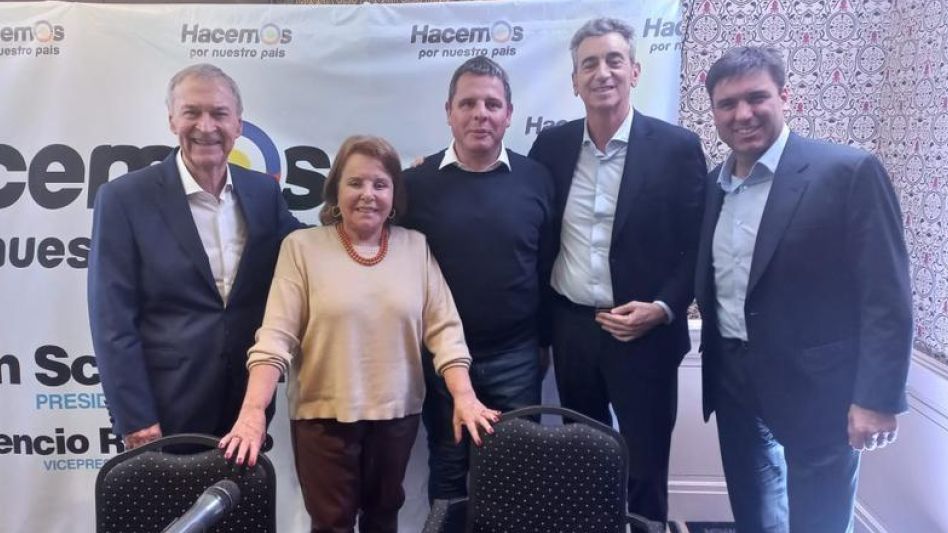 El azuleño José Tedesco junto a Juan Schiaretti, Hilda González de Duhalde, Florencio Randazzo y Diego Bossio.