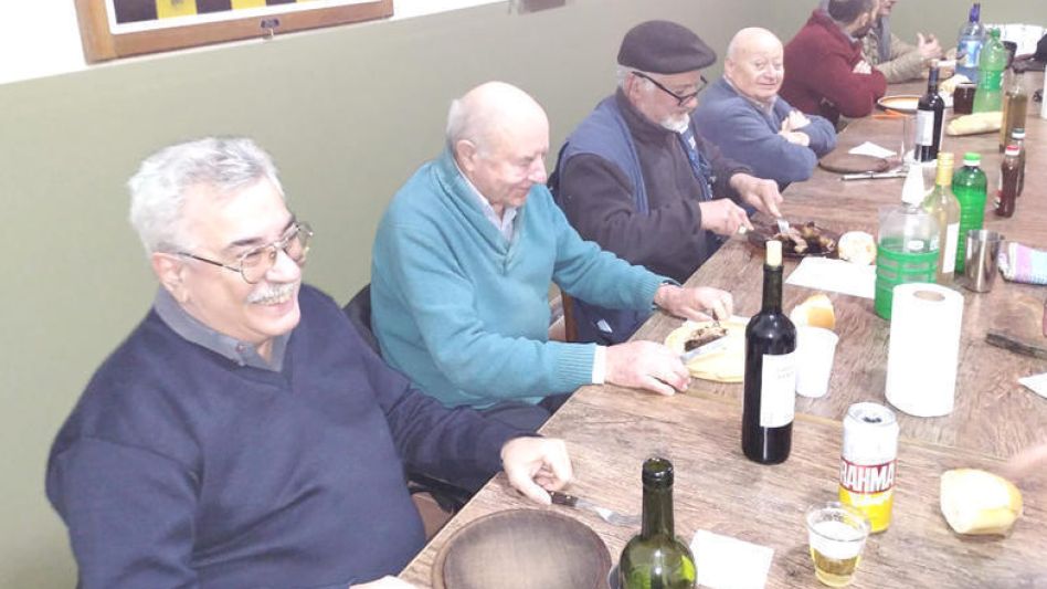 Entre las múltiples actividades del Círculo de Ajedrez, se llevó a cabo la asamblea de la institución y también la habitual peña mensual de camaradería.