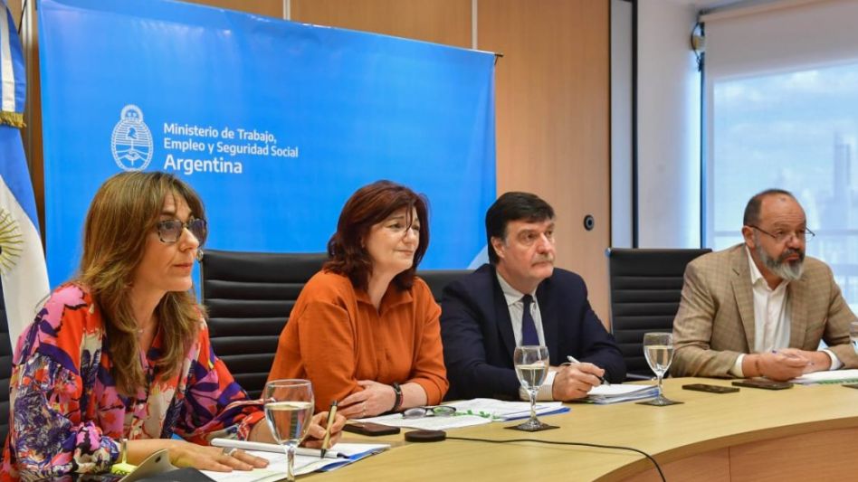 El Gobierno oficializó la suba del salario mínimo, vital y móvil