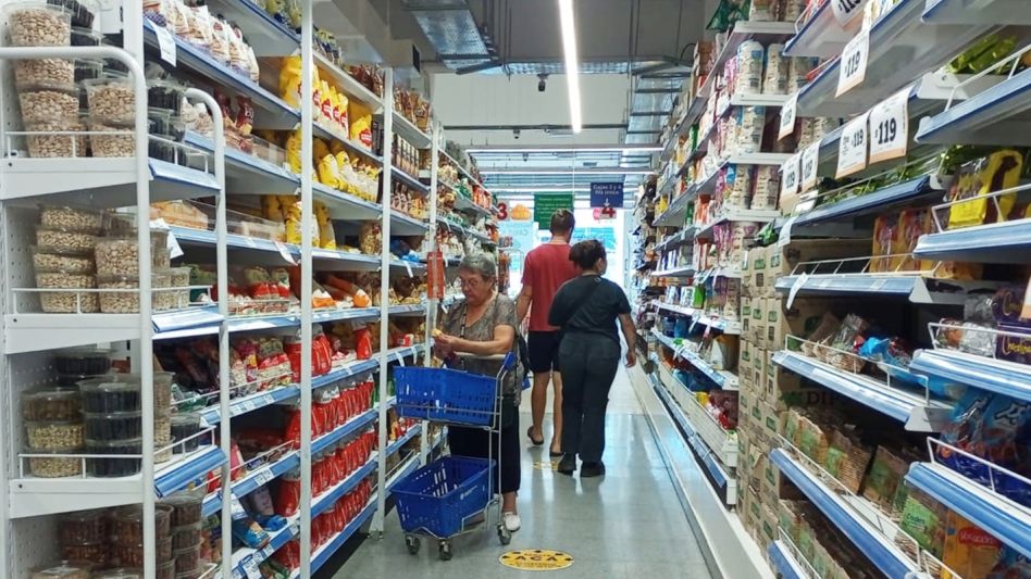 Una familia de cuatro integrantes necesitó $232.427 en junio para no caer en la pobreza