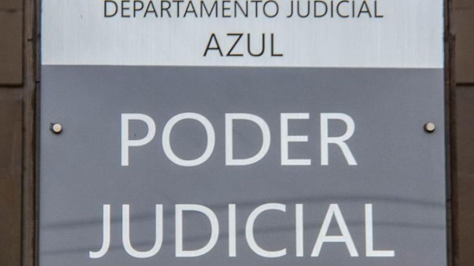 Seis meses  de prisión 
