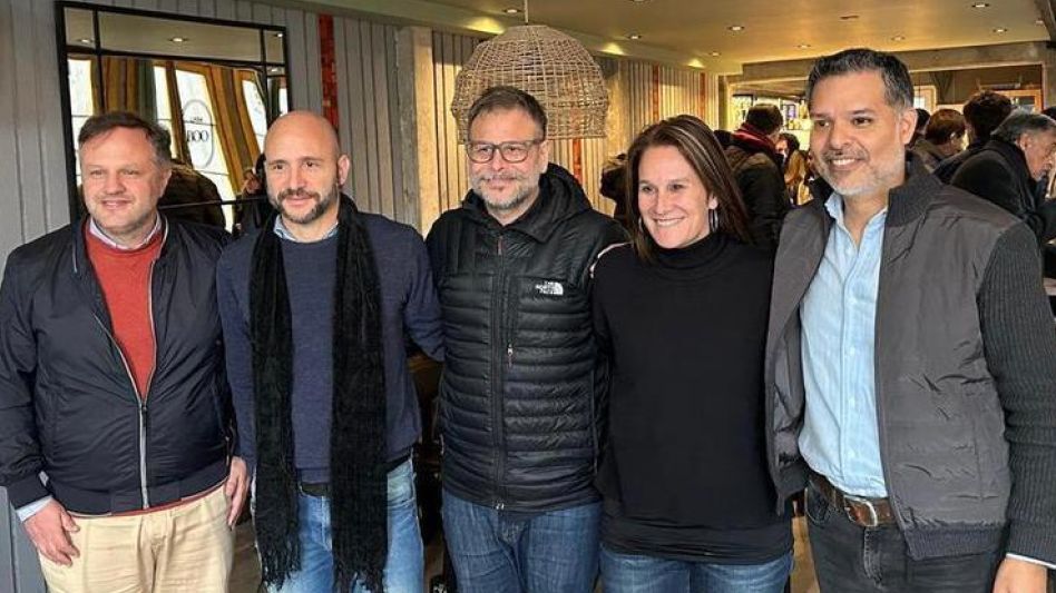 Yannibelli y Colomé junto a los disertantes de las charlas temáticas.