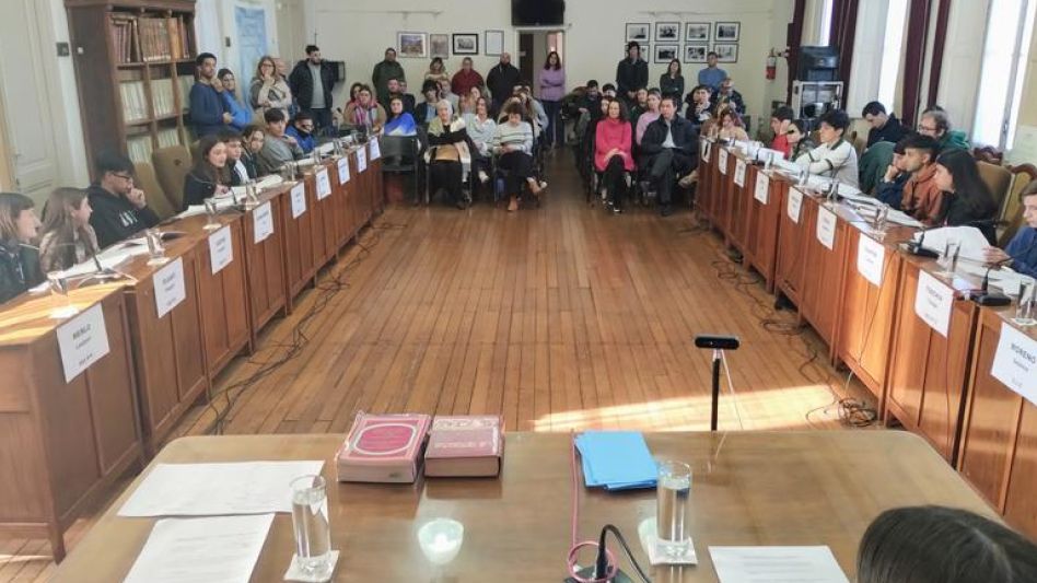 Estudiantes y legisladores. Diversas propuestas tendrán pronto carácter de ley en el Partido de Azul.  PRENSA CONCEJO DELIBERANTE