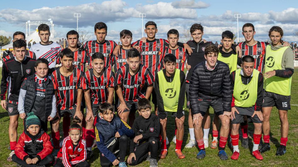 Chacarita Juniors estará visitando a Estudiantes de Olavarría. El partido se disputará a partir de las 11 horas y el tricolor llegan con la ventaja de haber ganado en la ida por 5 a 0. NICOLÁS MURCIA
