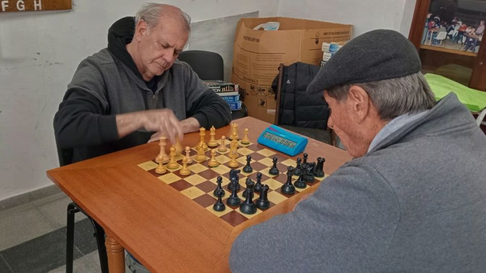 Gustavo Godoy ganó en ajedrez y consiguió el pase a la ciudad balneraria, sede las finales de los Juegos Bonaerenses. Foto: gentileza Prensa Municipal.