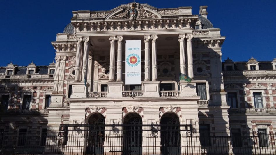 Cómo es el cronograma del pago de sueldos en agosto con aumento a los estatales bonaerenses