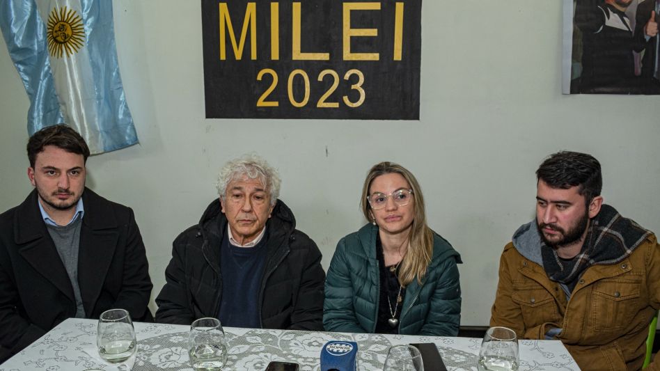 La precandidata a gobernadora por la provincia de Buenos Aires durante la conferencia de prensa que brindó ayer en el local partidario que la fuerza política que lidera Javier Milei tiene en Azul.