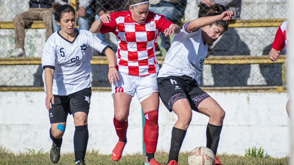 Fútbol Femenino: la primera final del Apertura quedó en tablas
