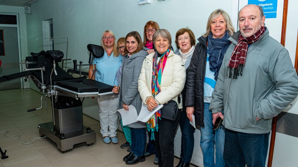 El viernes pasado, la Cooperadora del Hospital Pintos hizo entrega de una mesa de cirugía eléctrica fluoroscópica de última generación. FOTO: NICO MURCIA