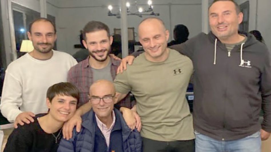 Con sus hijos rodeado de amor.