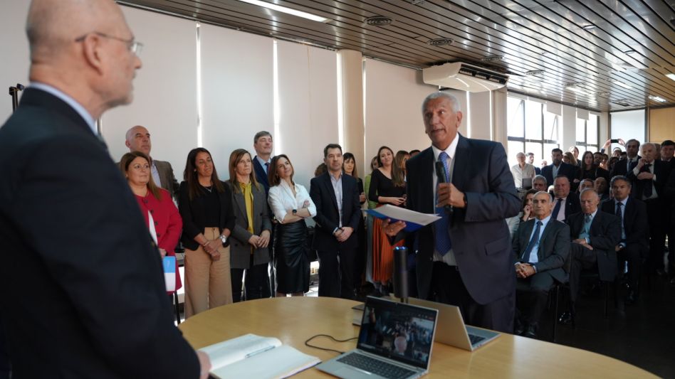 Pablo Quaranta juró como titular en el Consejo de la Magistratura provincial. En la imagen, junto al ministro de la Suprema Corte de Justicia Daniel Soria. FOTO: SCJPBA