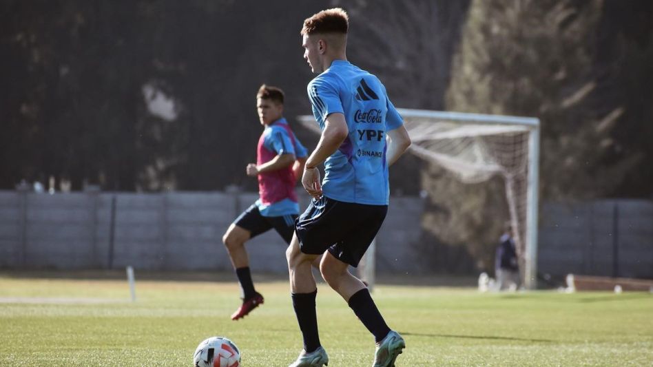 Franco Mastantuono nuevamente convocado al Sub-17. En el predio Lionel Messi, el azuleño, junto al resto de los juveniles, trabajó en doble turno. Foto: gentileza AFA.