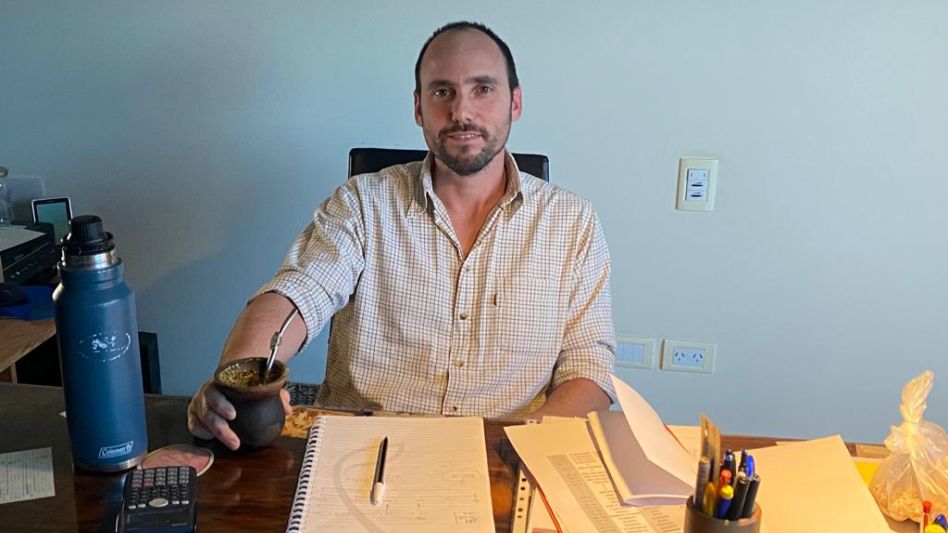 Juan Ángel Jáuregui (hijo) recibió a este medio en su oficina, en donde brinda asesoramiento y ventas de insumos.