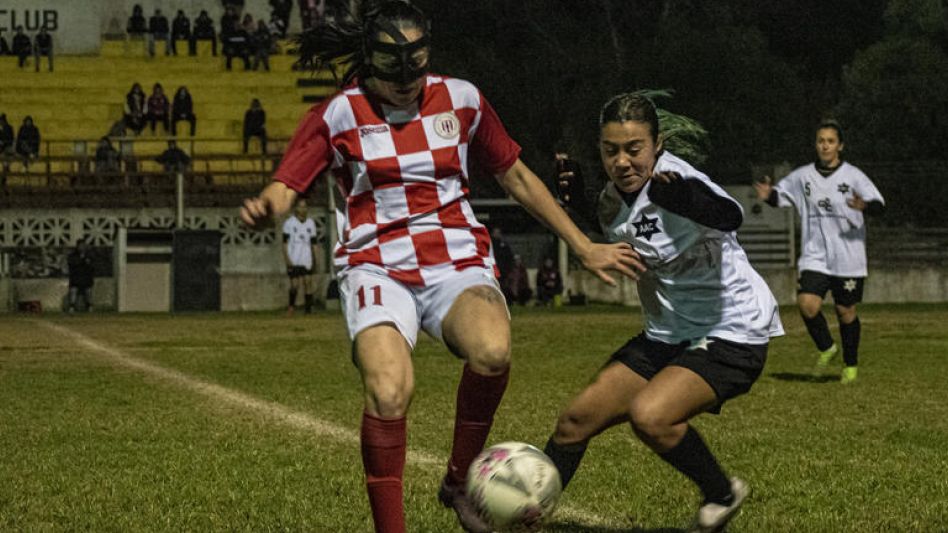 Athletic le ganó a Estrellas por 2 a 1 y se adjudicó el Torneo Apertura. Con este campeonato quedó como el equipo más ganador del fútbol de Azul.  NICOLÁS MURCIA