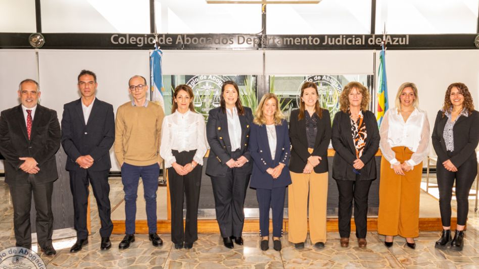 Las actuales autoridades del Colegio de Abogados Departamental encabezaron el acto en el que juraron ocho nuevos profesionales. GENTILEZA/CCA