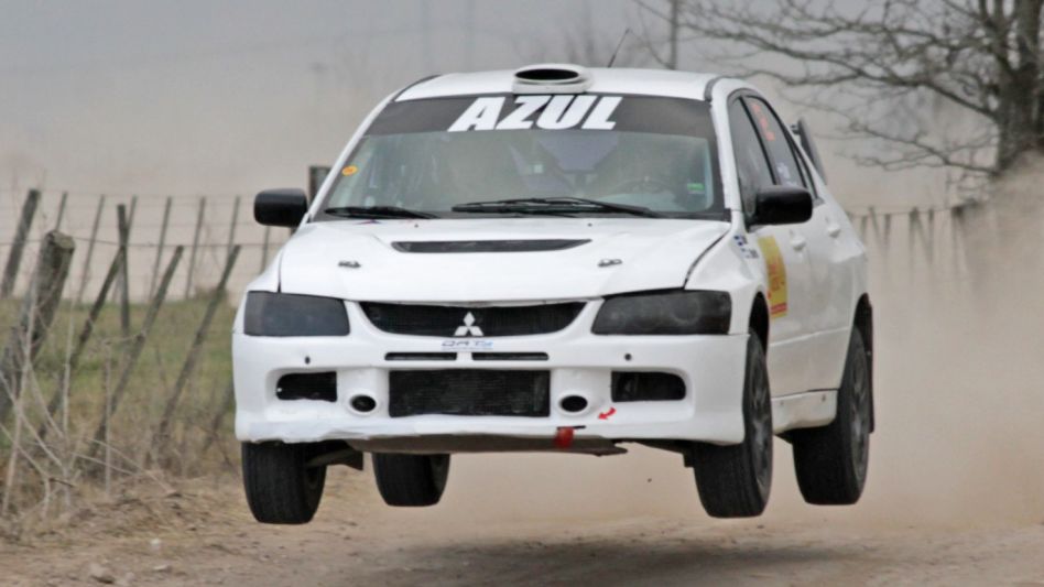 La dupla azuleña compuesta por Alberto Lier y Juan Francisco Murillo se quedó con la competencia que organizó el Auto Moto Club Azul. Foto: gentileza JLD.