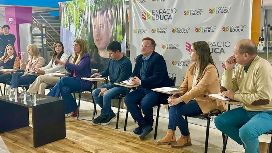 Pablo Yannibelli, precandidato a diputado provincial por la Séptima Sección, durante su participación en el encuentro Compromiso con la Educación.  PRENSA EVOLUCIONA BS. AS.