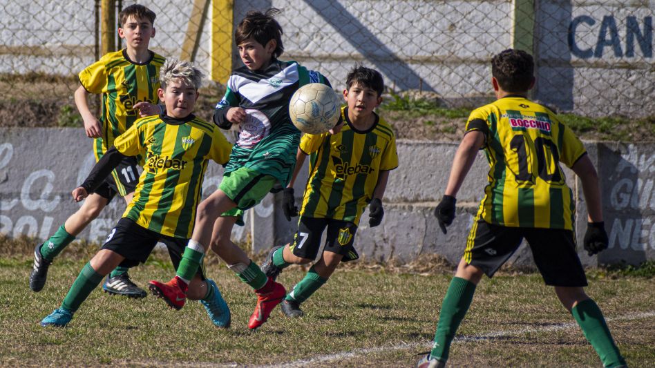 El sábado en canchas de Azul, Cacharí y Tapalqué volvió el Clausura de Divisiones Inferiores. Foto: Nicolás Murcia.