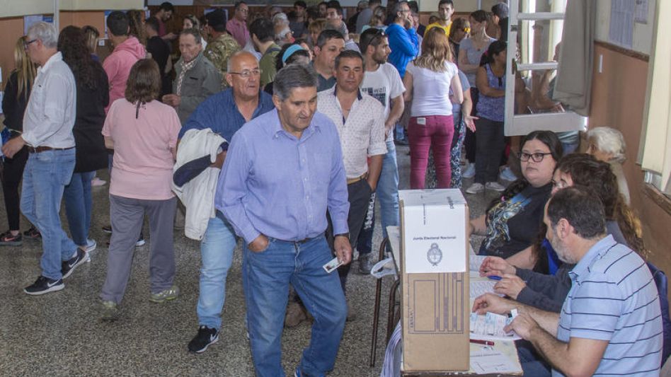 El padrón actualizado a 2023 determinó que, en Azul, los electores habilitados para la elección del domingo son 27.290 masculinos y 28.881 femeninos. ARCHIVO/NACHO CORREA