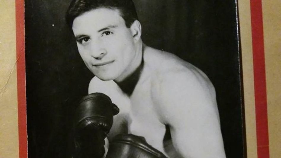 Cejas fue uno de los boxeadores azuleños que saltó al profesionalismo. 