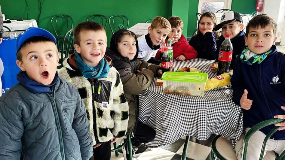 Los integrantes de la escuela de golf de GCA que participaron en el certamen en los links de La Camila.