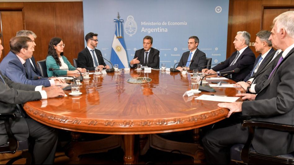 Acuerdan con los laboratorios congelar los precios de los medicamentos