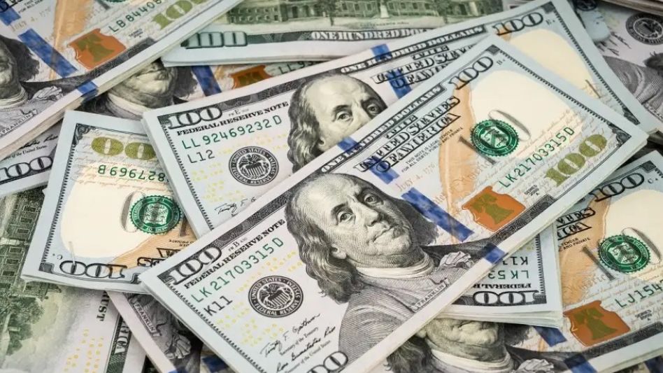 El "blue" anotó su segunda caída fuerte consecutiva y cerró a $720 la semana