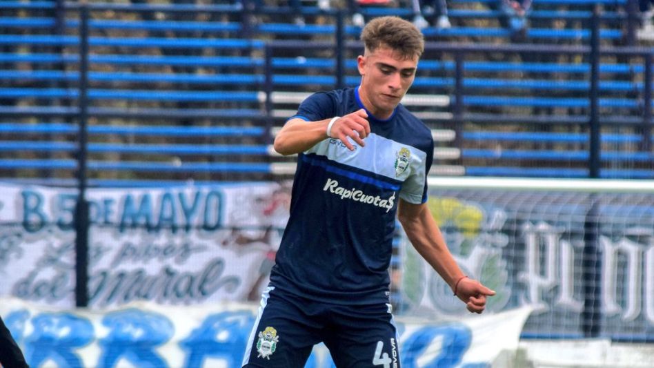 Facundo Sánchez, un azuleño con la camiseta del Lobo.