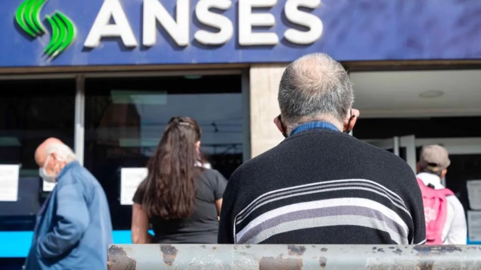 Oficializan la suba del 23,29% de jubilaciones y pensiones, que se suma al bono de $ 27.000