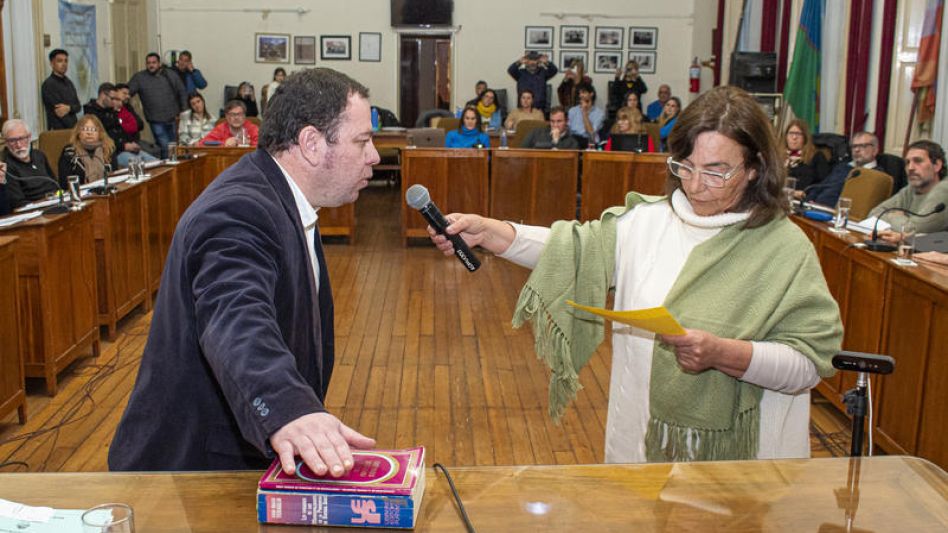 La jura del concejal Nicolás Cartolano.  NACHO CORREA