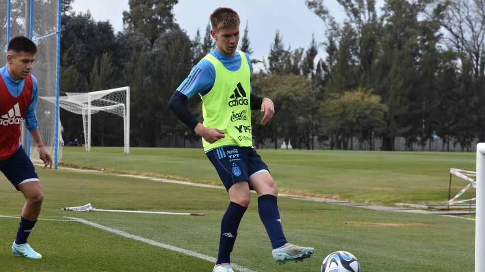 Franco Mastantuono realizó doble turno con la Sub 17. Foto: gentileza AFA.