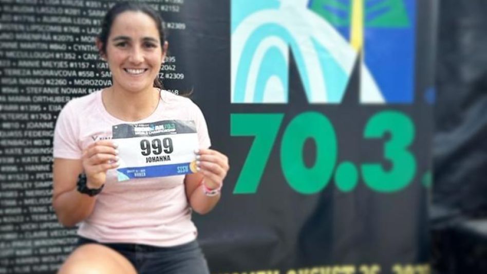 Johanna Pennella posa con su número en la acreditación para su sexta participación en el Mundial de Ironman 70.3.  Fotos: gentileza Johanna Pennella.