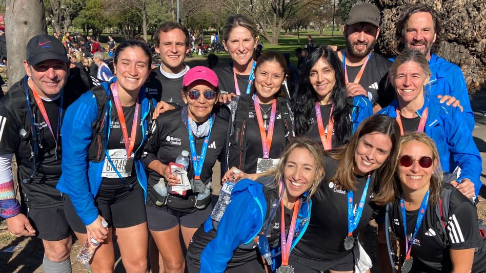 Azul, presente en la maratón