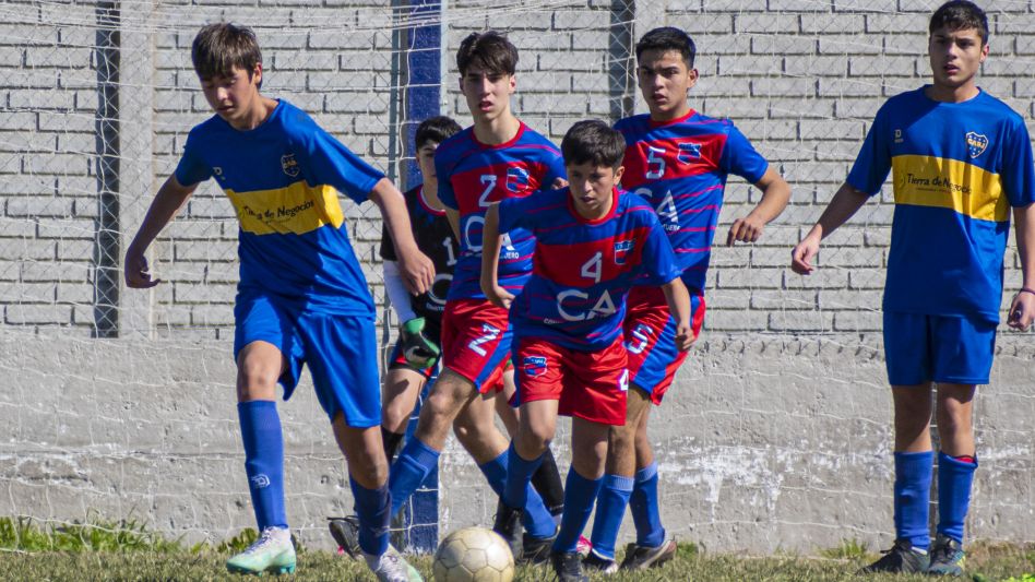 San José recibió a Boca Juniors en el Luis Ceferino Galloso. Los más chicos del Santo ganaron y se mantienen en lo más alto. Foto: Nicolás Murcia.