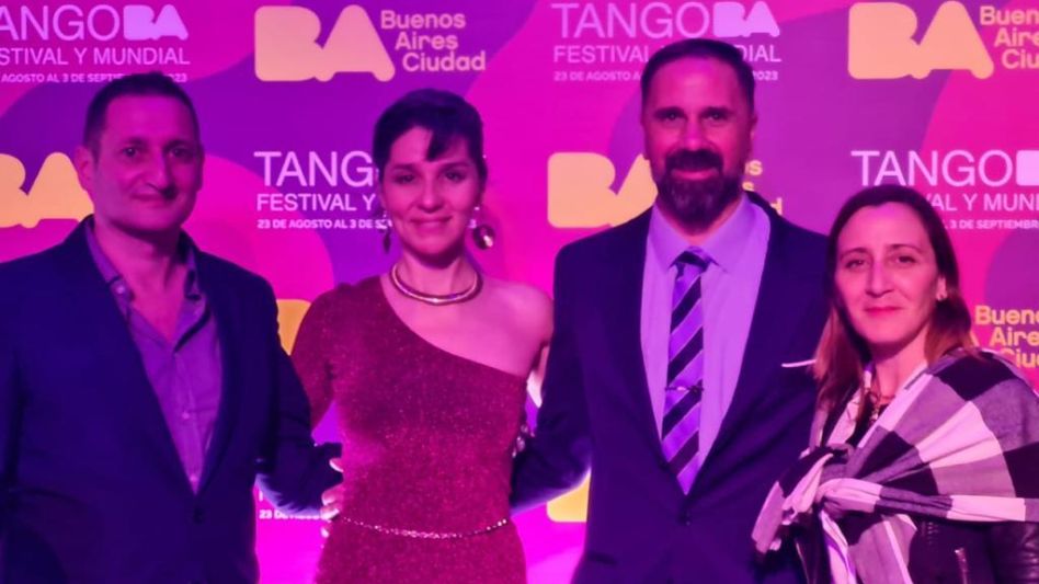 Azul representado en el Mundial de Tango   por la pareja campeona de las Preliminares 2023