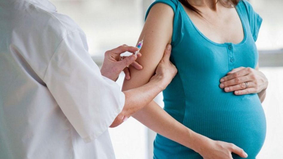 Anmat autorizó una vacuna para personas gestantes contra el Virus Sincicial Respiratorio