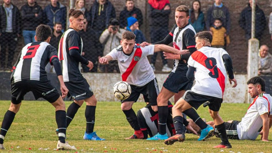 Alumni y River cerrarán, a partir de las 19 horas, la sexta fecha del Clausura. El resto de los encuentros de la máxima categoría se disputarán a las 19.30. Foto: archivo - Nacho Correa