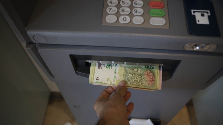 Los estatales bonaerenses cobran este sábado la suma fija de $ 30.000
