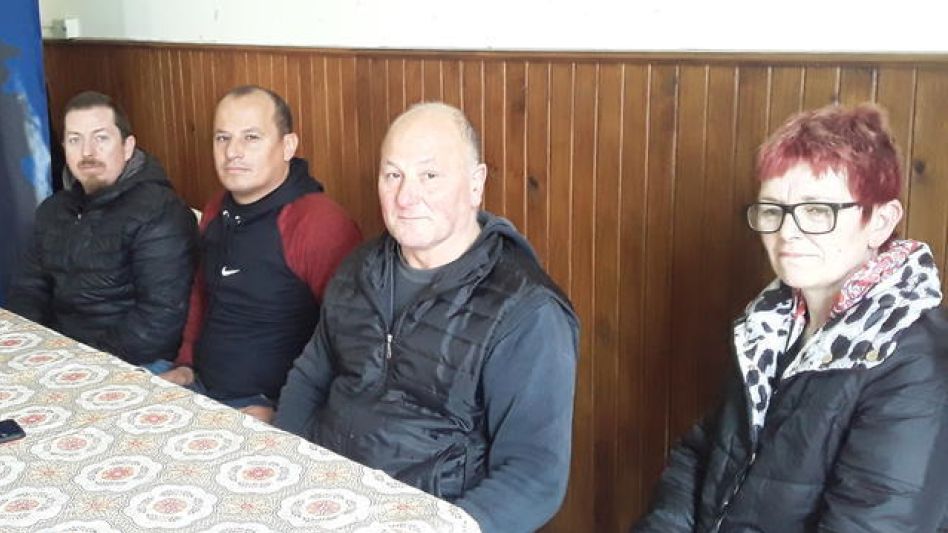 El presidente, el vicepresidente y el tesorero de la comisión directiva del Centro de Almaceneros de Azul durante un tramo de la entrevista que le brindaron a diario EL TIEMPO.  AGUSTÍN SCALCINI
