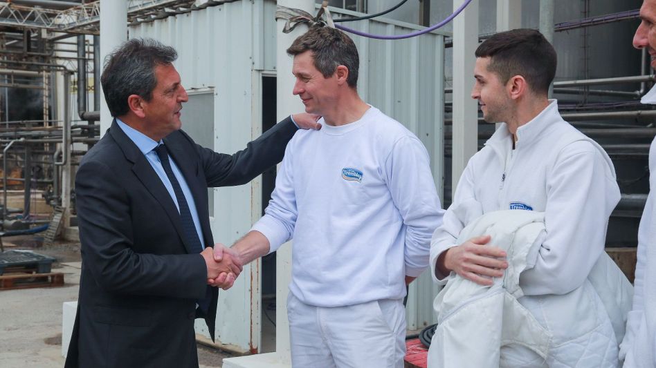 Sergio Massa suspende las retenciones lácteas por 90 días y aumenta 20% el aporte de impulso tambero