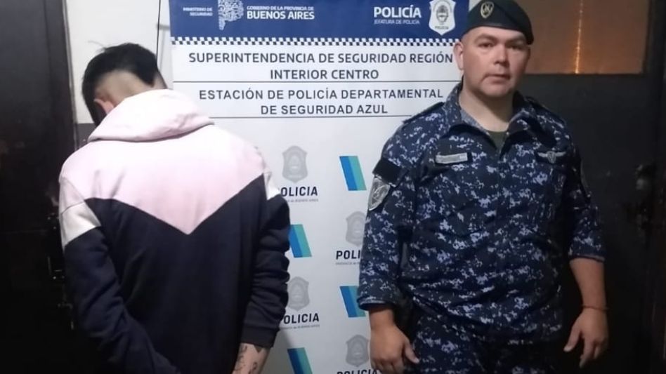 Al acusado de agredir a una mujer lo arrestaron en la cancha de básquet del Parque Municipal. FOTO: CPA/PBA