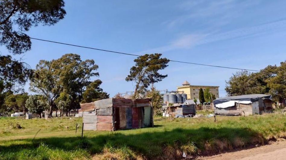 En el predio de dieciséis hectáreas, donde fue detectado cromo hexavalente, existe un asentamiento habitacional precario.