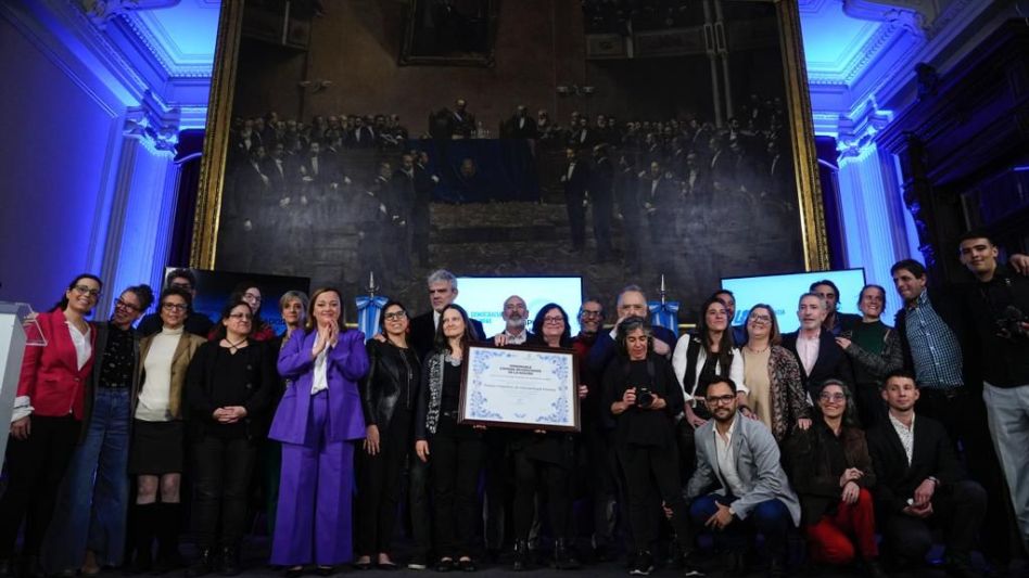 Moreau distinguió al Equipo Argentino de Antropología Forense