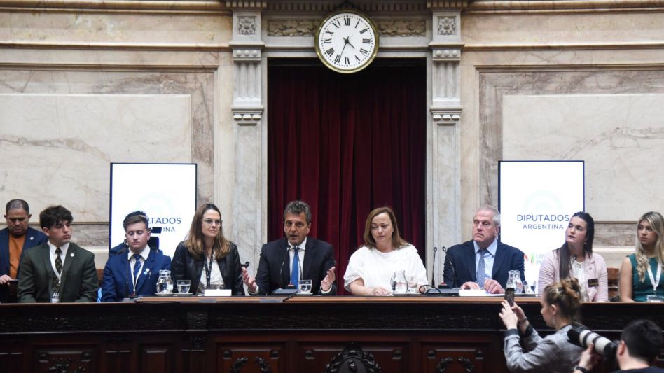 Sergio Massa y Cecilia Moreau encabezaron el XIX encuentro del programa "Uniendo Metas"