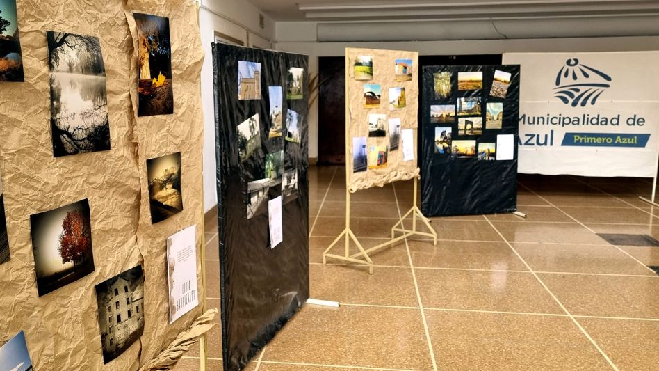 Se inauguró la muestra "Descubriendo Azul"
