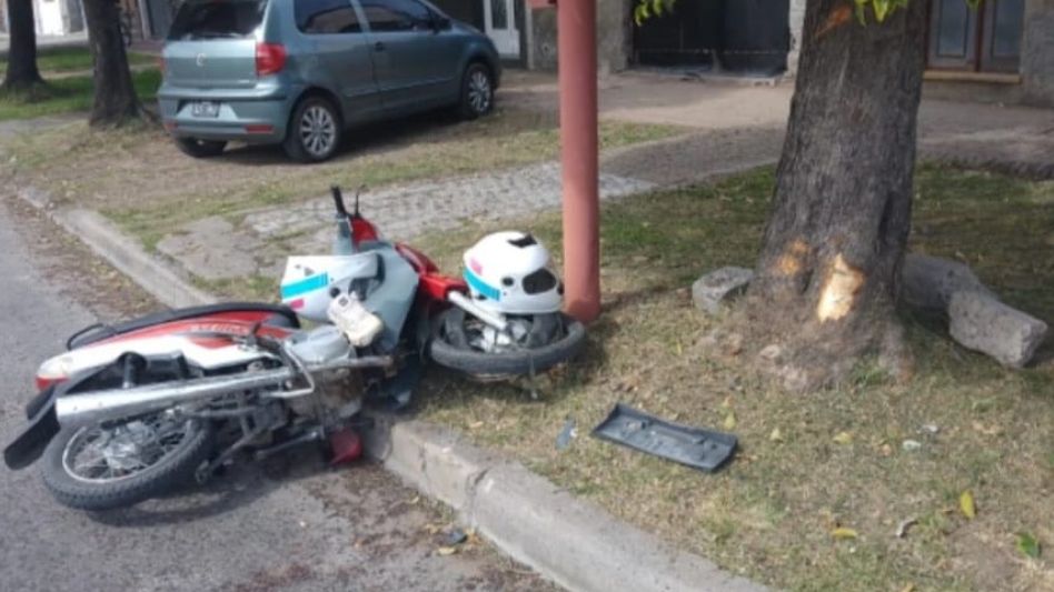 Un joven que guiaba una moto y una menor que lo acompañaba en ese rodado, los lesionados en esta colisión. FOTO: CPA/PBA