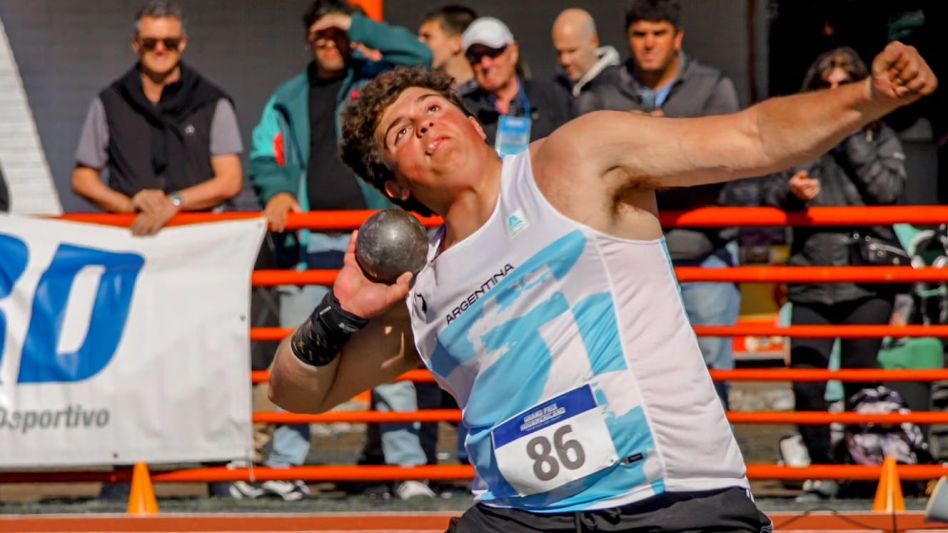 Juan Arrieguez, en gran superación personal, culminó en el cuarto lugar con un registro de 17.79. Foto: gentileza Arrieguez.