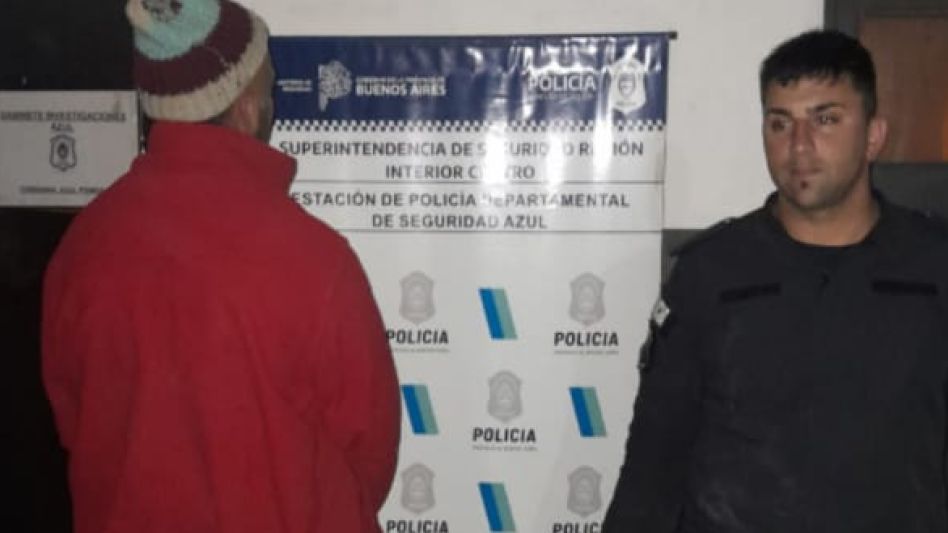 Hubo tres aprehendidos por incidentes con personal policial ocurridos en Misia Barranco entre Yrigoyen y San Martín. FOTOS: CPA/PBA