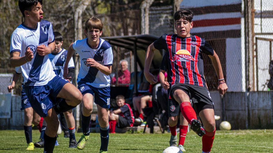 Chacarita Juniors recibió a Cemento Armado en Urioste y Rauch. El local se mantuvo como líder en Novena y Octava. Foto: Nicolás Murcia.