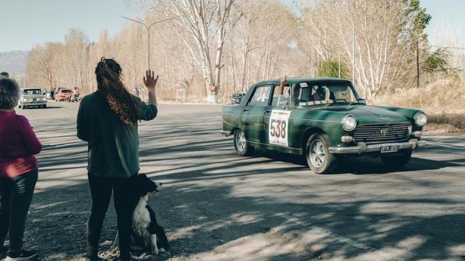 Villa Carlos Paz cerró el 20º Gran Premio Argentino Histórico. Hasta allí llegó el binomio compuesto por los azuleños Andrés González - Miguel Quattrocchio, a bordo de un Peugeot 404 de 1980.